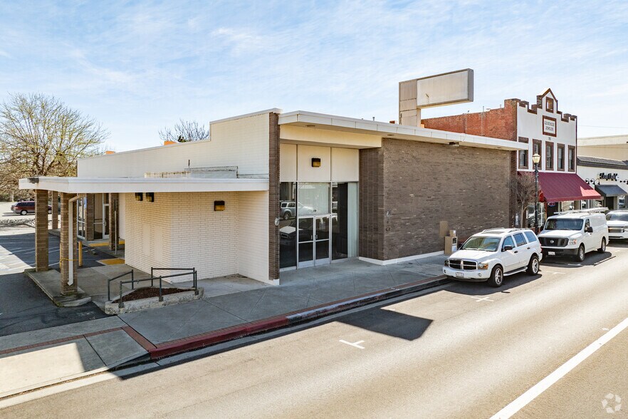 More Photos Of 178 N 1st St, Dixon Freestanding For Sale