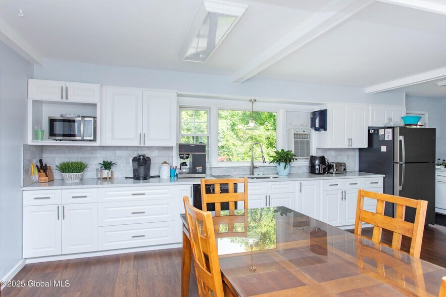 More Photos Of 205 Delaware Ave, Delmar Loft Creative Space For Lease