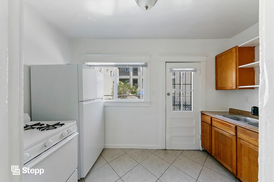More Photos Of 1059 Gladys Ave, Long Beach Apartments For Sale