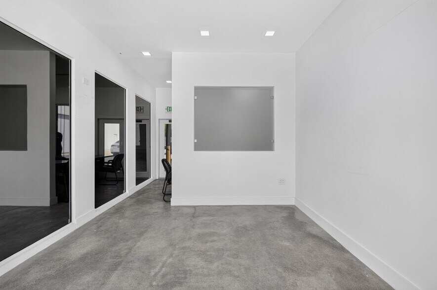 More Photos Of 4029 NW 25th St, Miami Warehouse For Lease