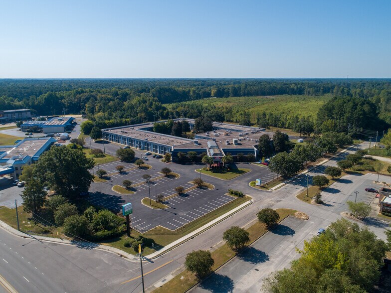 More Photos Of 1944 Cedar Creek Rd, Fayetteville Apartments For Lease