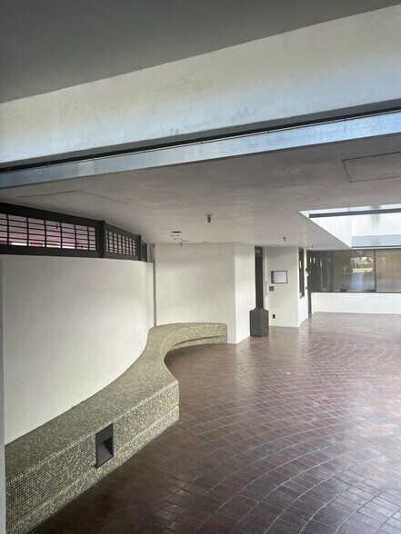 More Photos Of 415 N Crescent Dr, Beverly Hills Medical For Lease