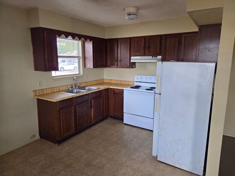 More Photos Of 657 W 4th St, Yorktown Apartments For Sale