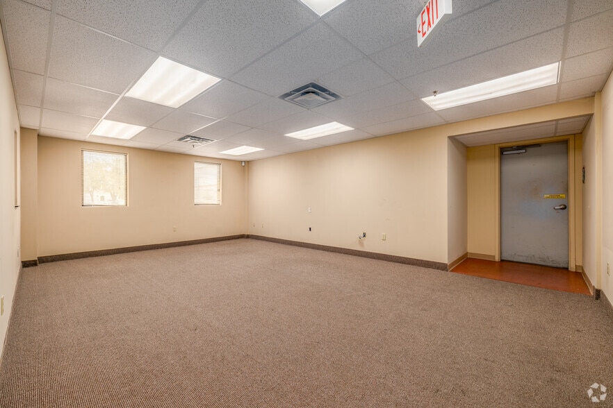 More Photos Of 4507 36th St, Orlando Service For Lease