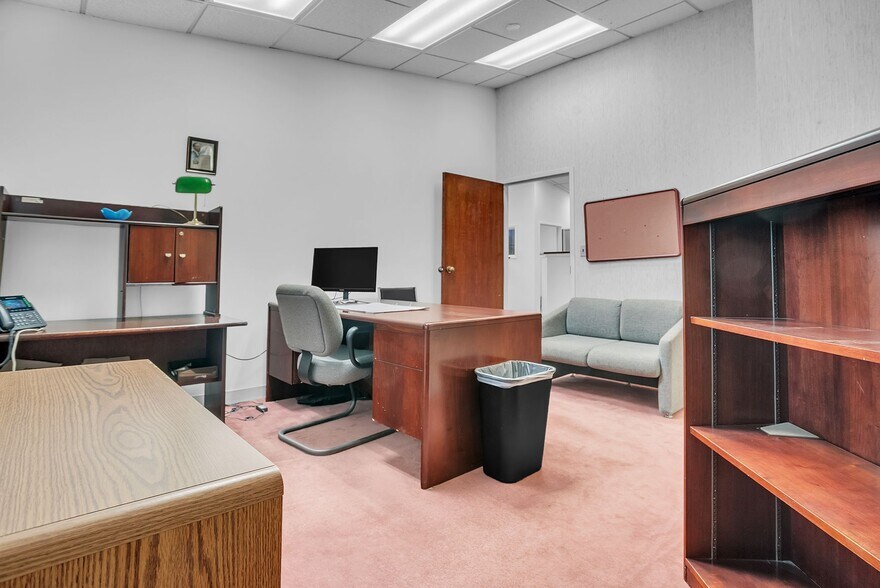 More Photos Of 4609 Pinecrest Office Park Dr, Alexandria Medical For Sale