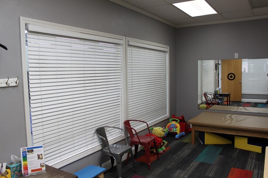 More Photos Of 224 E Main St, Burley Office For Sale