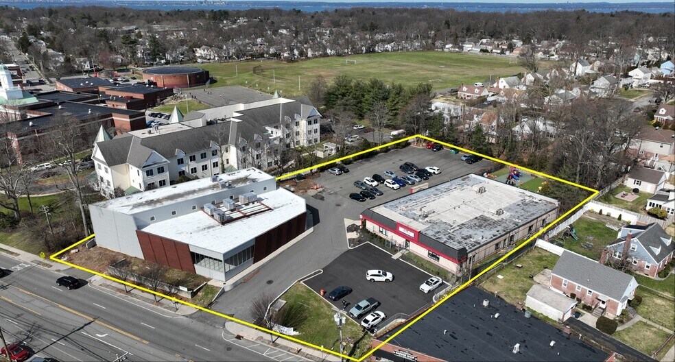 More Photos Of 41 Forest Ave, Glen Cove General Retail For Lease