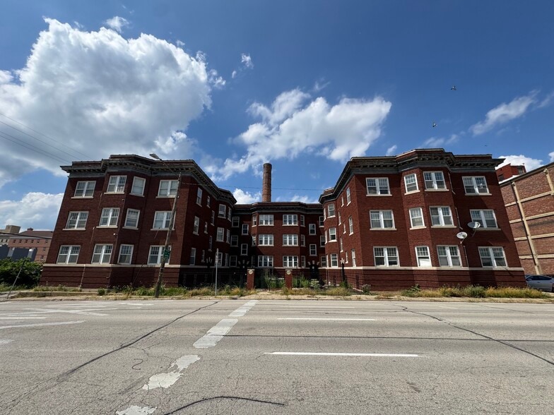 More Photos Of 631 S 4th St, Springfield Apartments For Sale