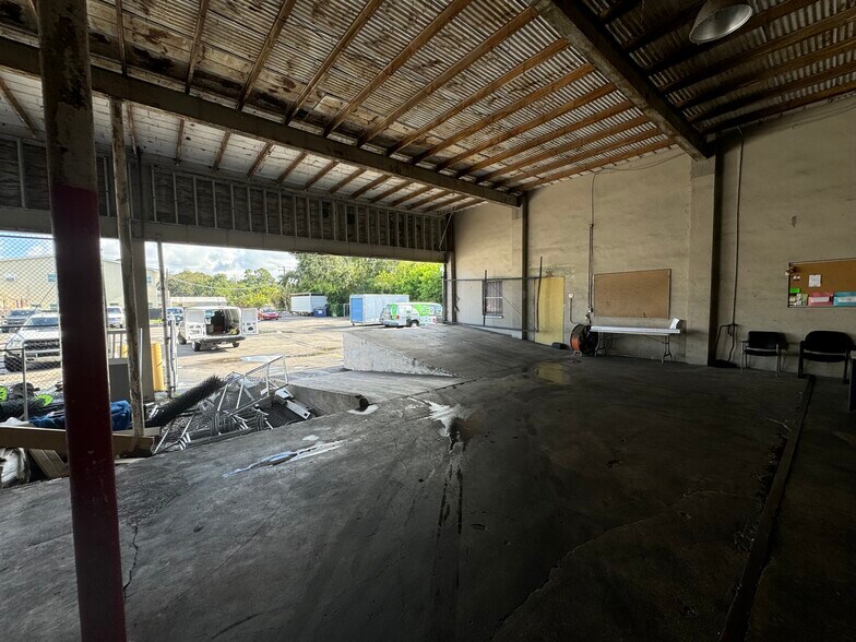 More Photos Of 4318 S Manhattan Ave, Tampa Warehouse For Lease