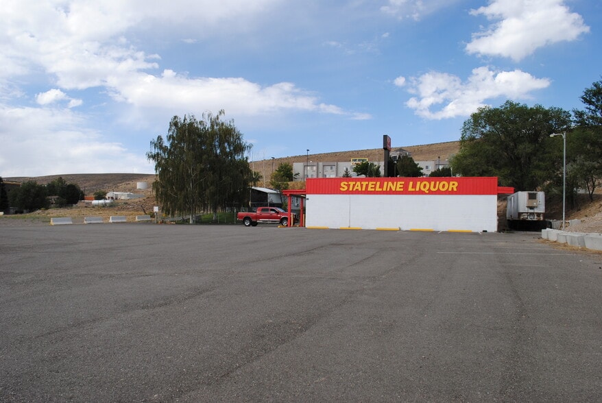 More Photos Of 810 HWY 93, Jackpot Convenience Store For Sale