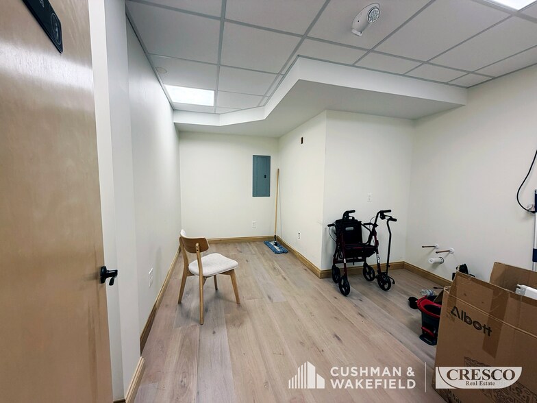 More Photos Of 22649 Lorain Rd, Fairview Park Office For Lease