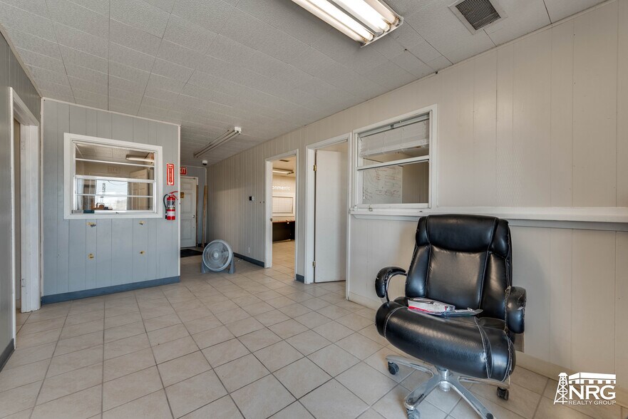 More Photos Of 1503 E Taylor Ave, Midland Industrial For Sale