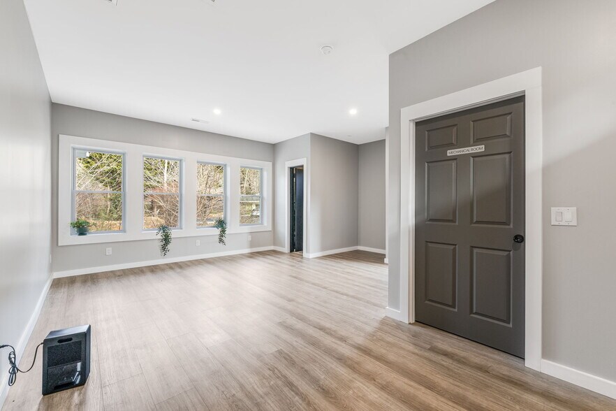 More Photos Of 4102 Soco Rd, Maggie Valley Hotel For Sale