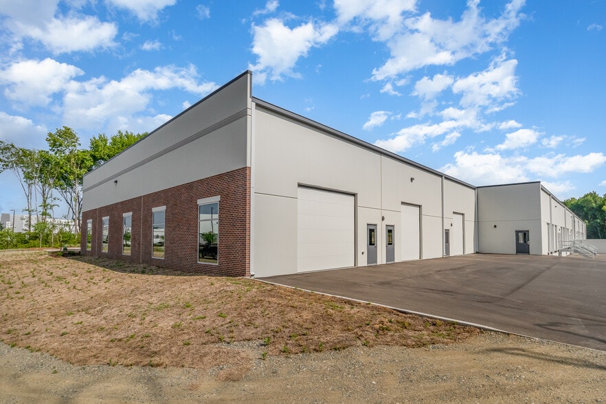 More Photos Of 2555 Westinghouse Blvd, Charlotte Light Distribution For Lease