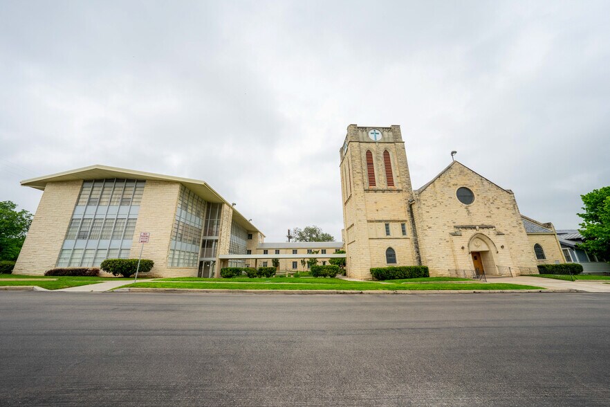 More Photos Of 705 Hammond Ave, San Antonio Parking Lot For Sale