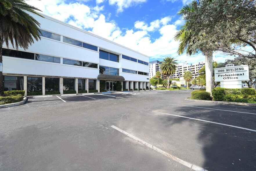 More Photos Of 1995 E Oakland Park Blvd, Fort Lauderdale Loft Creative Space For Sale