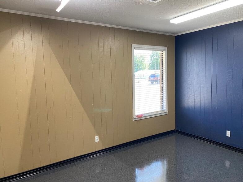 More Photos Of 1824 3rd Ave N, Columbus Light Manufacturing For Lease