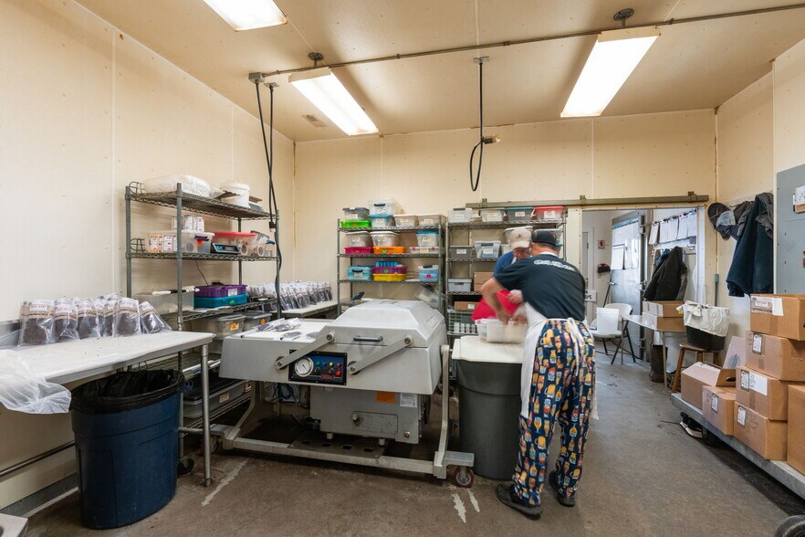 More Photos Of 6410 Jackrabbit Ln, Belgrade Storefront For Sale