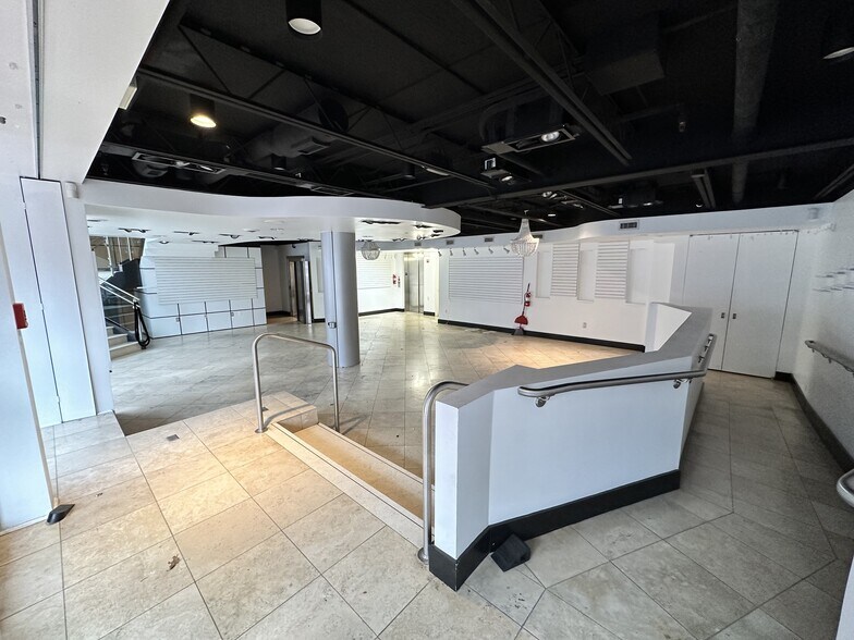 More Photos Of 186 Main St, Annapolis Storefront For Lease