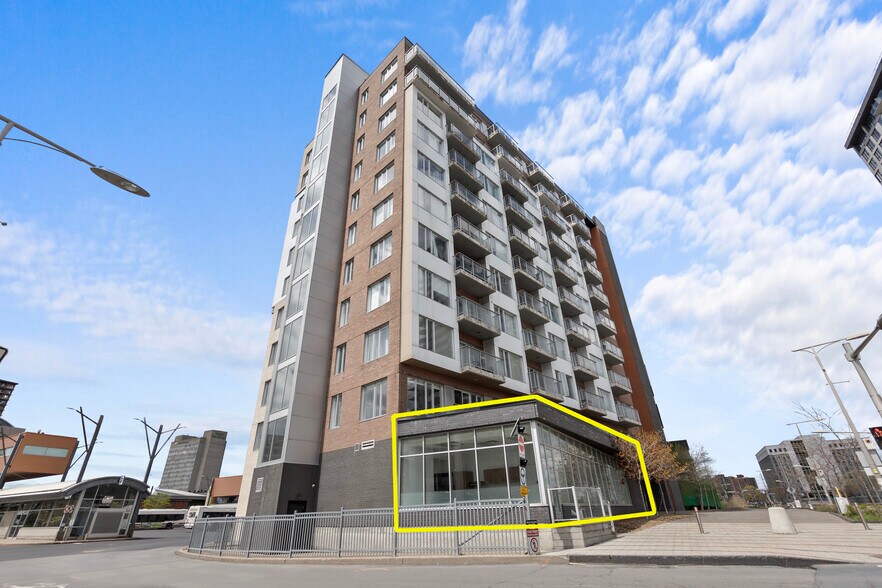 Primary Photo Of 1155 Rue Saint-Charles O, Longueuil Apartments For Lease