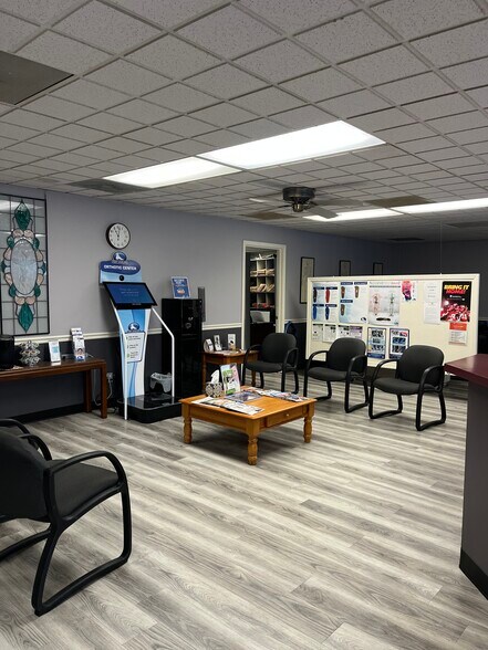 More Photos Of 4711 Mission Rd, Mission Office For Sale