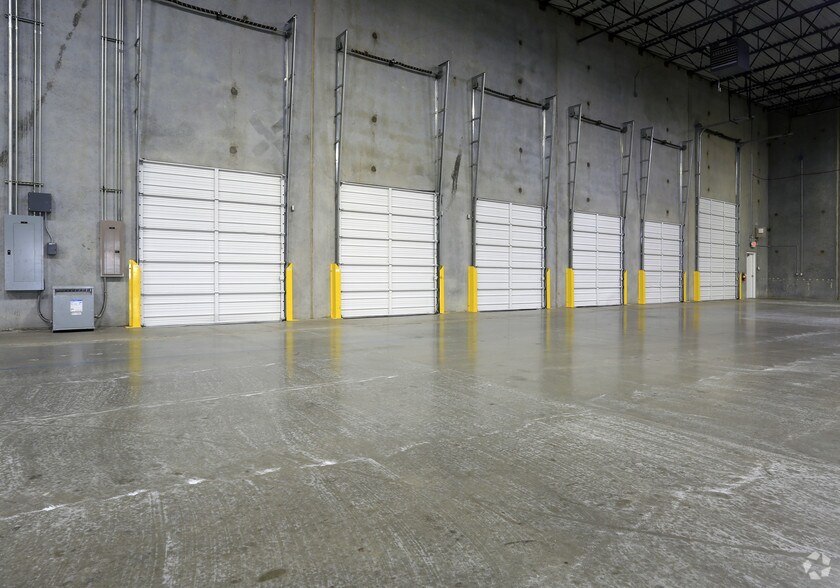 More Photos Of 1305 N Watters Rd, Allen Warehouse For Lease