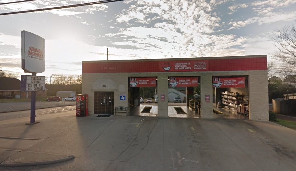Primary Photo Of 2601 North St, Nacogdoches Auto Repair For Sale