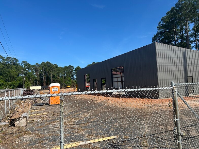 More Photos Of 8000 Grow Dr, Pensacola Warehouse For Lease
