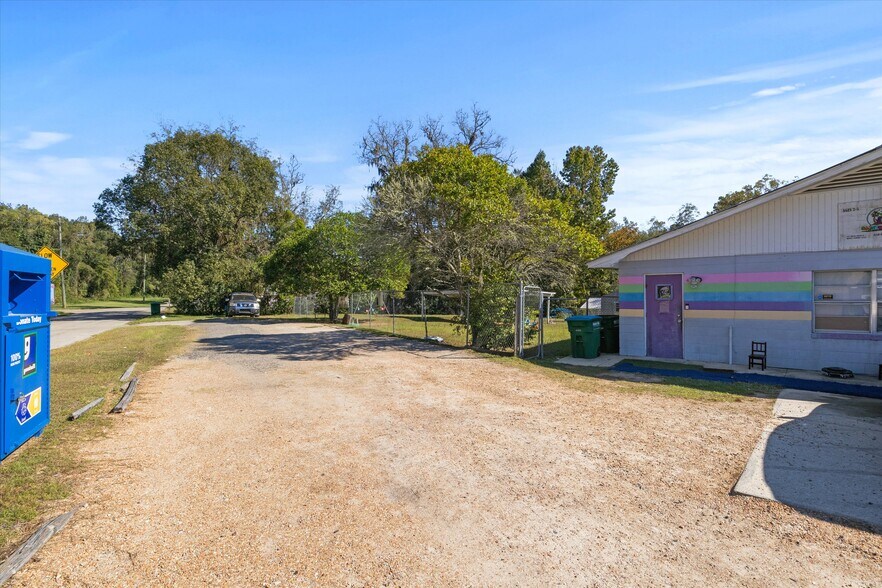 More Photos Of 327 S Adams St, Quincy Daycare Center For Sale