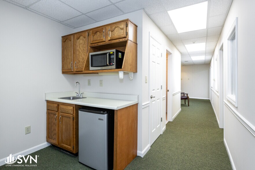 More Photos Of 141 Prosperous Pl, Lexington Medical For Sale