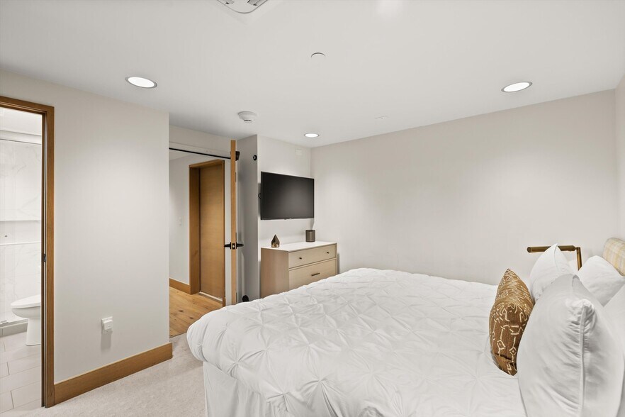 More Photos Of 122 W Main St, Aspen Office Residential For Sale