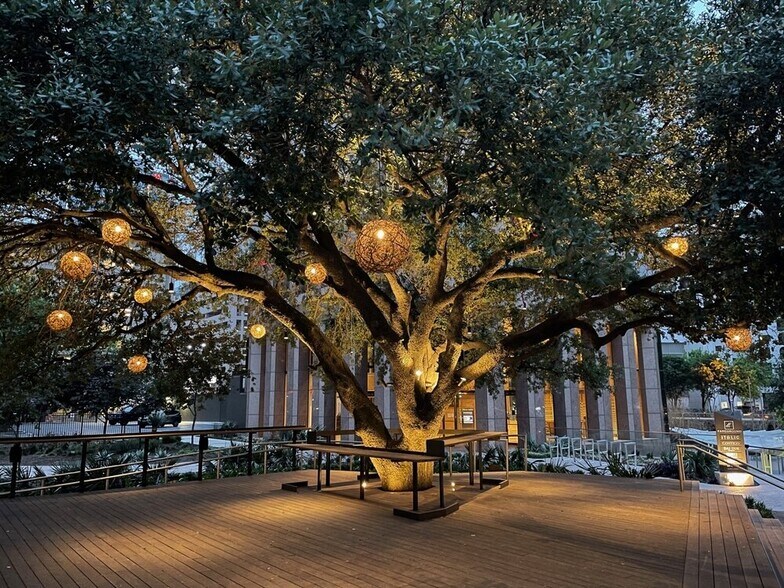 More Photos Of 111 Congress Ave, Austin General Retail For Sale