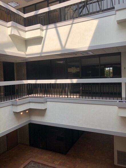 More Photos Of 2717 N Grandview Blvd, Waukesha Office For Lease