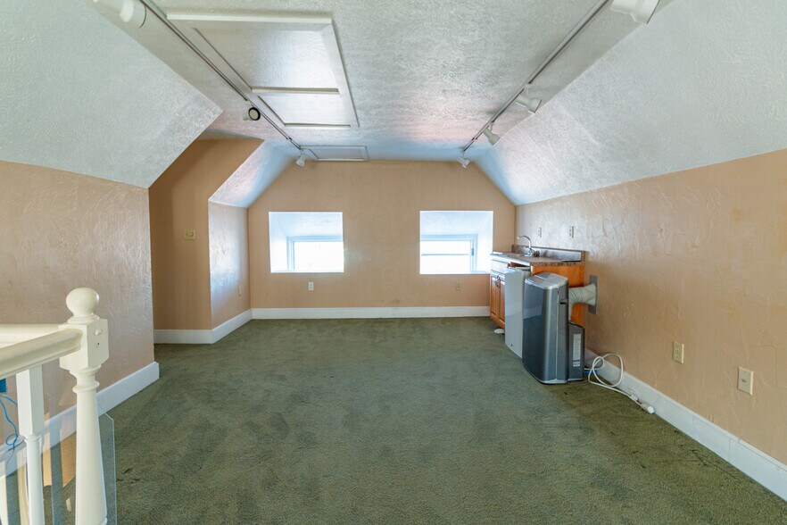More Photos Of 323 S Main St, Zelienople Office Residential For Lease