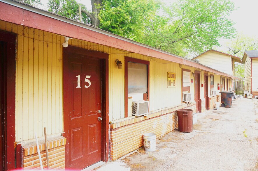 More Photos Of 2121 Kirk St, Houston Hotel For Sale