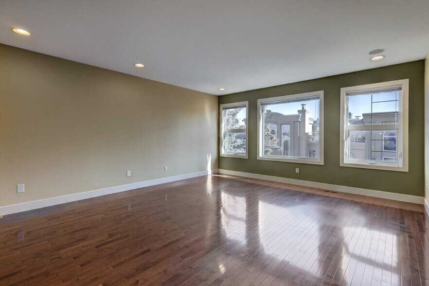 More Photos Of 1812 14A St SW, Calgary Office Residential For Sale