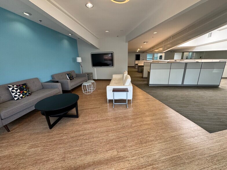 More Photos Of 131 Aberdeen Dr, Cardiff By The Sea Office For Lease