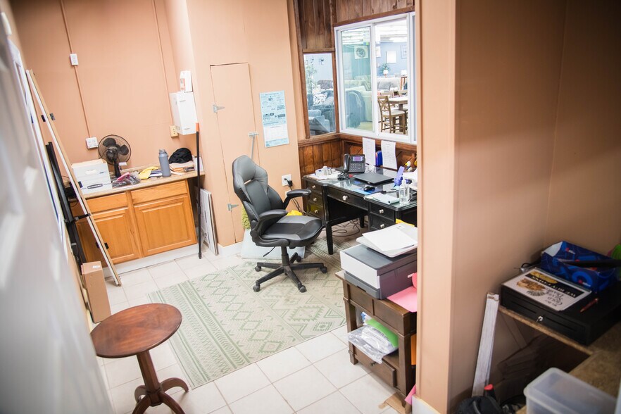 More Photos Of 314 E Broadway, Monticello Freestanding For Sale