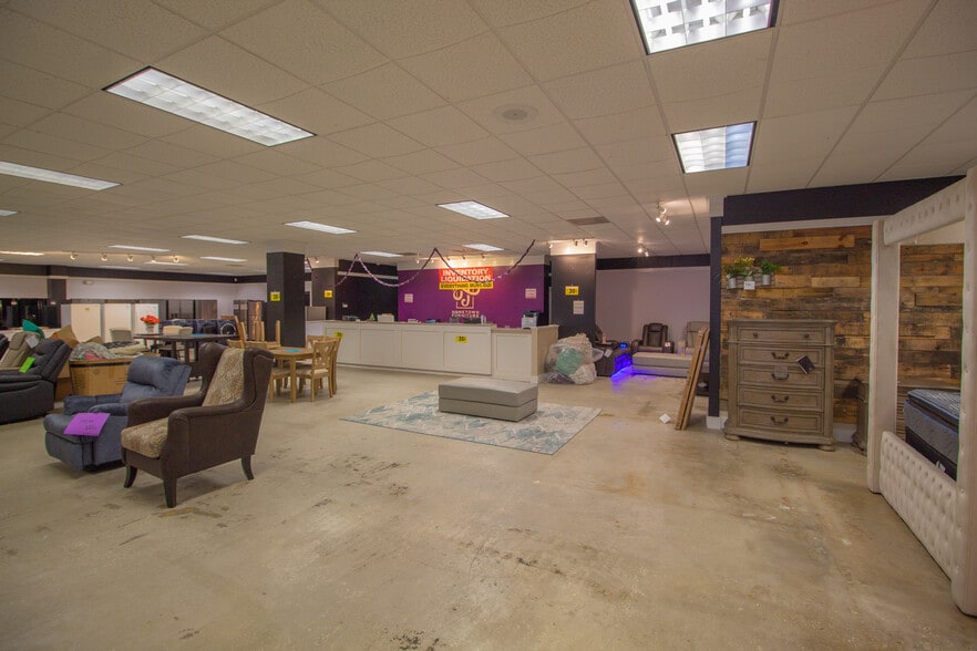 More Photos Of 17 Hickory St, Arcadia Storefront Retail Office For Sale