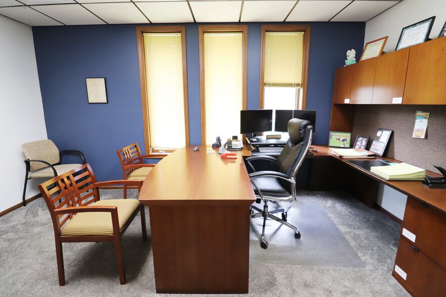 More Photos Of 4021 W Main St, Kalamazoo Office For Sale