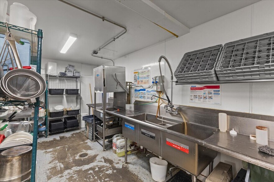 More Photos Of 454 Mountain Rd, Stowe Convenience Store For Sale