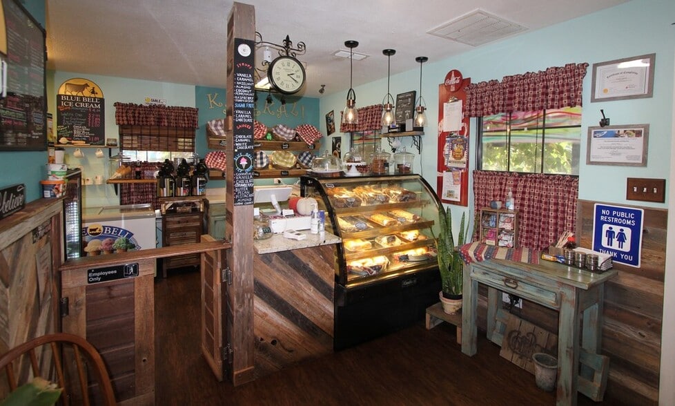 More Photos Of 3434 FM 2673, Canyon Lake Freestanding For Sale