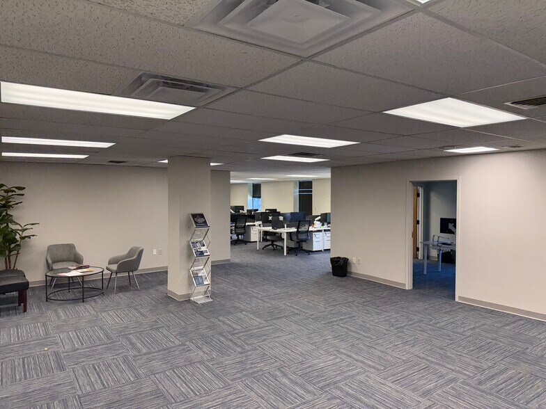 More Photos Of 10200 Linn Station Rd, Louisville Office For Lease
