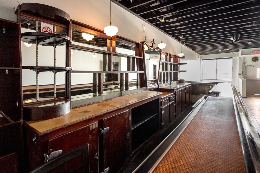 More Photos Of 15421 Mack Ave, Detroit Bar For Sale