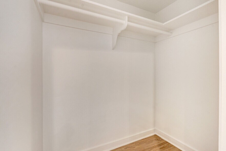More Photos Of 700 S 6th St, Burbank Apartments For Sale