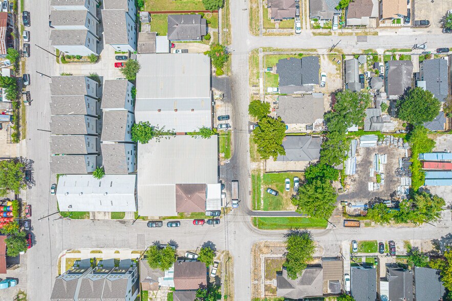 Primary Photo Of 1714 Hussion St, Houston Warehouse For Sale
