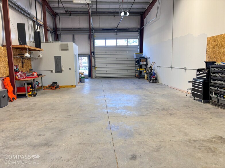 More Photos Of 63075 Crusher Ave, Bend Manufacturing For Sale