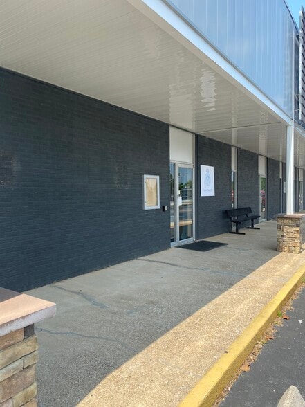 More Photos Of 5715 Uptain Rd, Chattanooga Light Distribution For Lease