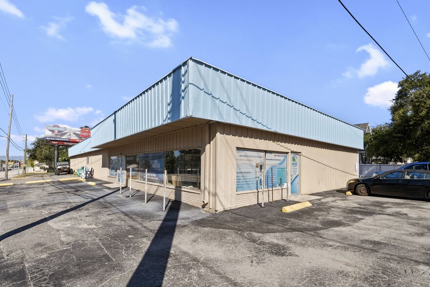 More Photos Of 1400 W Bay Dr, Largo General Retail For Sale