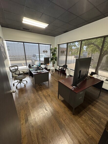 More Photos Of 220-320 Howard Ave, Des Plaines Light Distribution For Sale